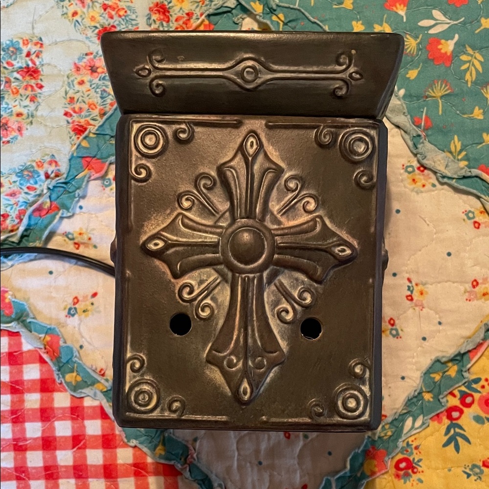 Scentsy Hope Cross Wax Warmer